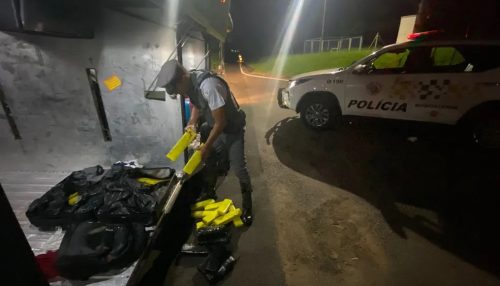 Com 30 tabletes de maconha escondidos em mala de viagem, homem é preso por tráfico de droga