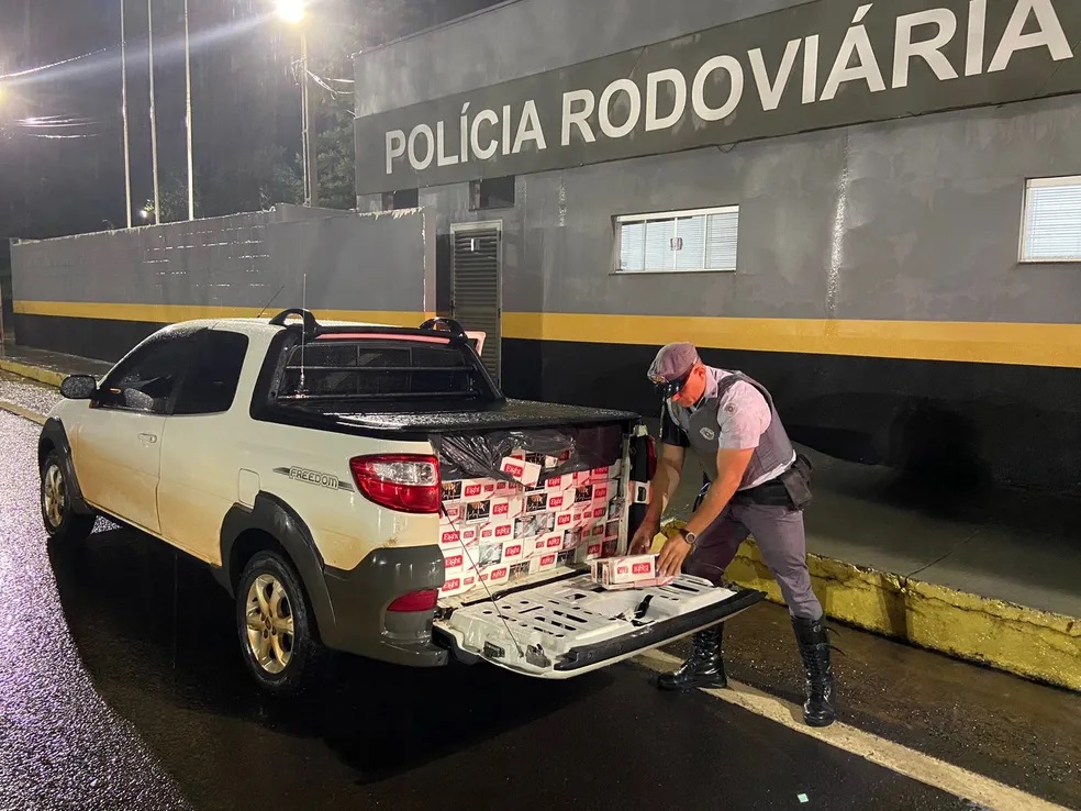 Homem é preso por contrabando com 10 mil maços de cigarro de origem estrangeira, em Estrela do Norte