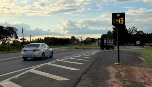 Em fase de testes, painel assusta motoristas na SP-294; novos radares ainda não estão ativos