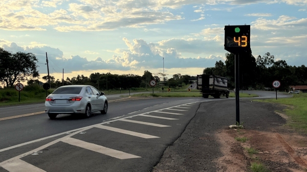 Em fase de testes, painel assusta motoristas na SP-294; novos radares ainda não estão ativos