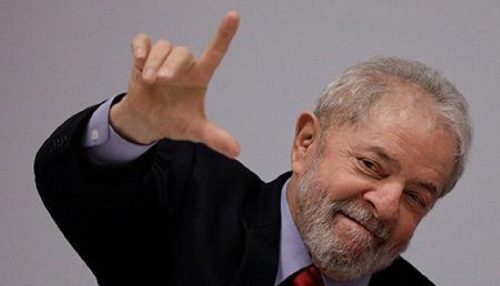 Governo Lula decide voltar com 75% de tributos sobre gasolina