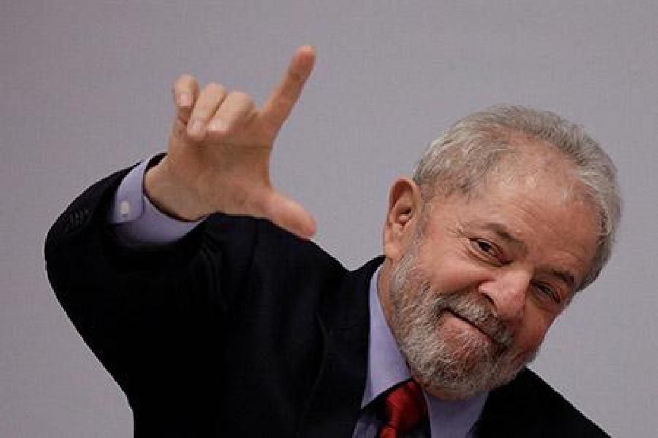 Governo Lula decide voltar com 75% de tributos sobre gasolina