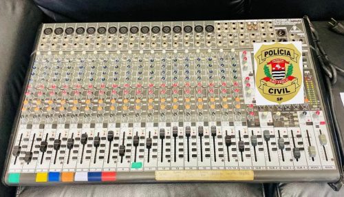 Homem invade igreja evangélica, furta mesa de som