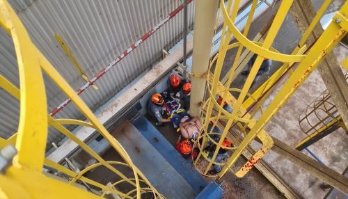 Homem é resgatado após cair em silo de amendoim e ficar com as pernas presas em Tupã
