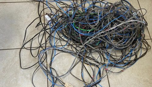 Com pés de maconha em casa, homem é preso após furtar fios de cobre em Presidente Prudente