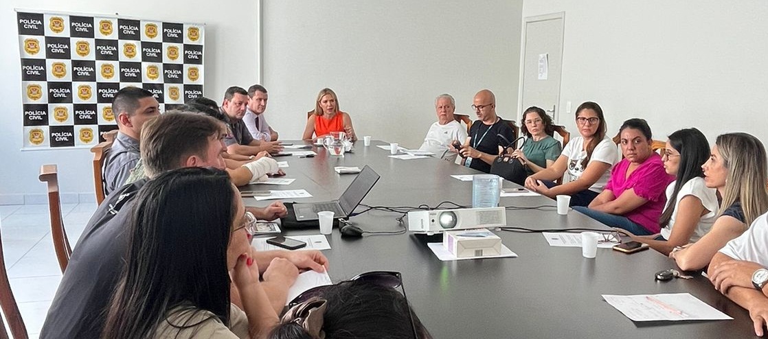 Policia Civil de Adamantina realiza reunião visando o combate a maus tratos contra animais