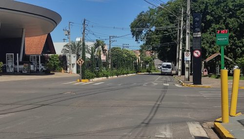 Equipamentos semafóricos da Avenida Adhemar de Barros / Avenida da Saudade com a Alameda Padre Nóbrega estão desligados