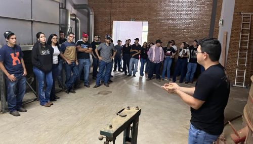 Calouros de Agronomia do Centro Universitário de Adamantina realizam visita técnica à Cafeicultura Eldorado