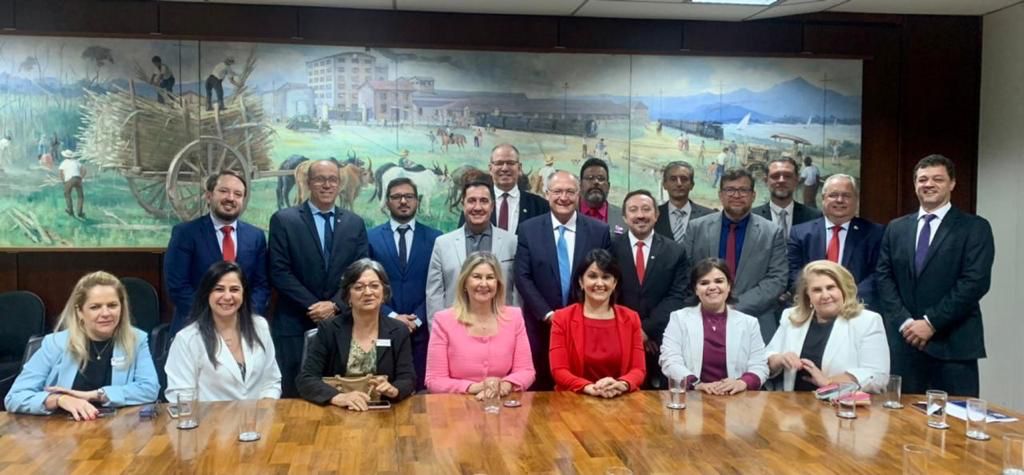 Reitor e vice da UniFAI se encontram com o vice-presidente  da República em agenda na Esplanada dos Ministérios