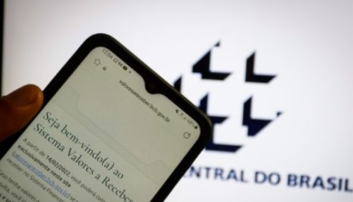 Dinheiro esquecido em bancos poderá ser resgatado via Pix; valor a receber chega a R$ 6 bilhões