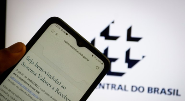 Dinheiro esquecido em bancos poderá ser resgatado via Pix; valor a receber chega a R$ 6 bilhões