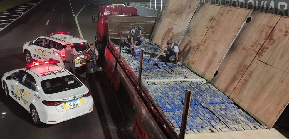 Paraguaio é preso com quase duas toneladas de maconha escondidas em fundo falso de carreta