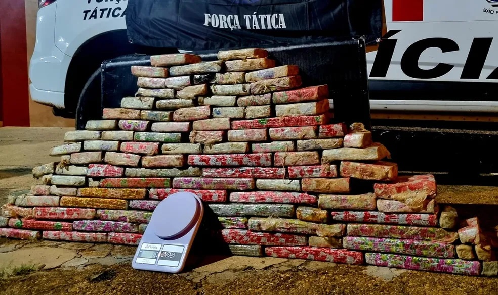 Polícia Militar apreende quase 44 quilos de maconha em Pacaembu; um homem foi preso