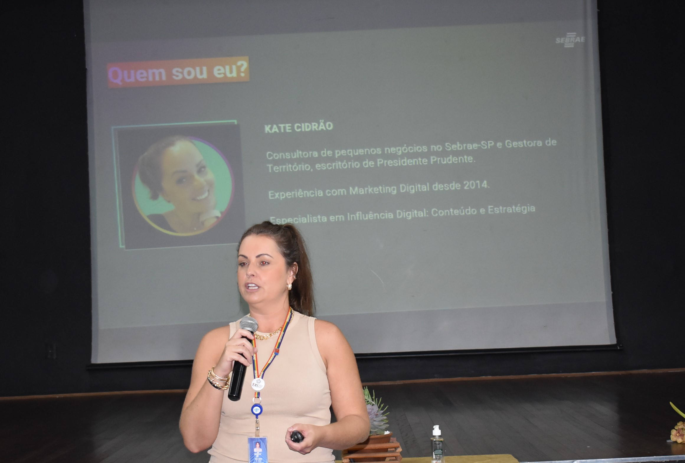 Oficina de Fotos e Vídeos para Redes Sociais ensina empreendedoras a usarem os recursos digitais para divulgação dos produtos