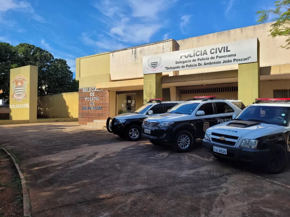 Homem é preso após entrar em construção e furtar latas de massa acrílica