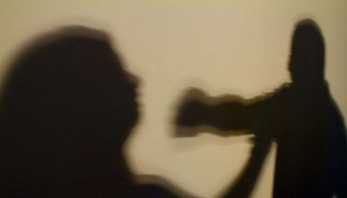 Sete em cada dez feminicídios são cometidos por companheiros ou ex das vítimas, segundo pesquisa