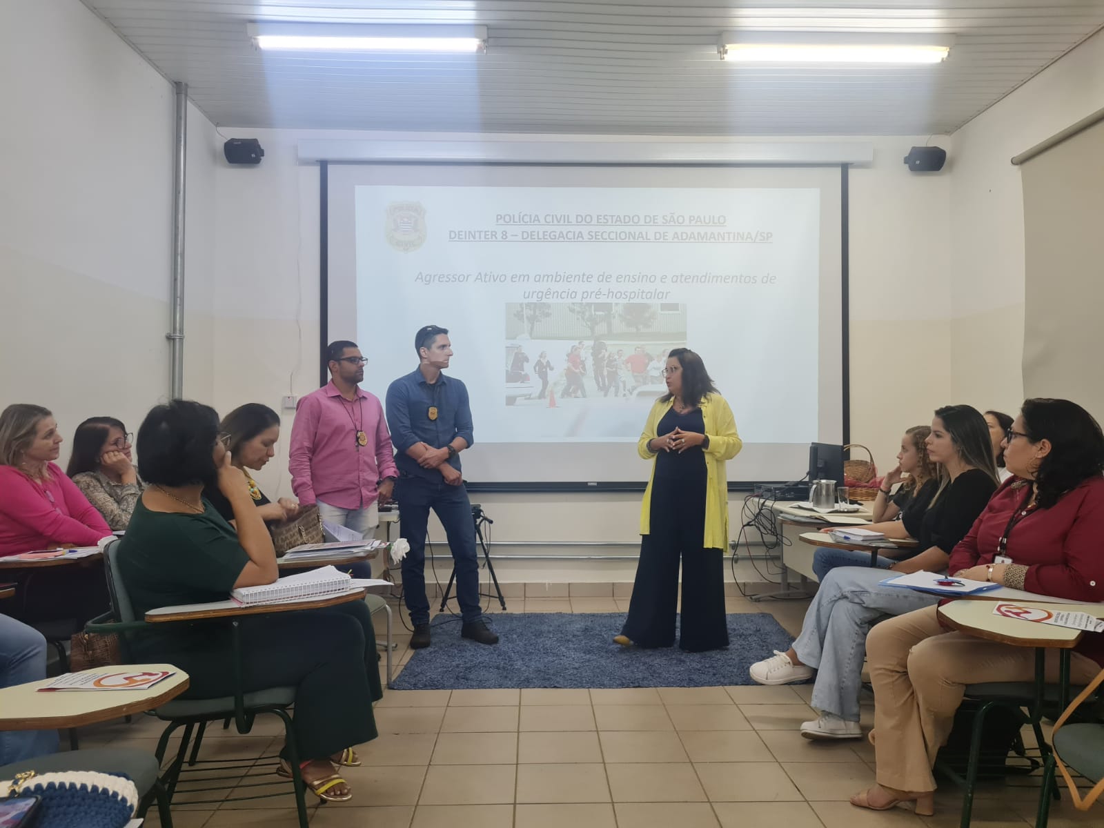 POLICIAIS CIVIS MINISTRAM PALESTRA NA DIRETORIA DE ENSINO DE ADAMANTINA