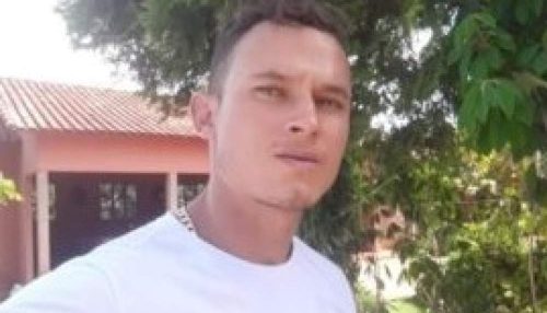 Homem é assassinado a tiros na frente de casa em bairro residencial na região