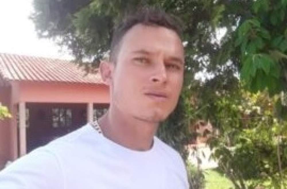 Homem é assassinado a tiros na frente de casa em bairro residencial na região