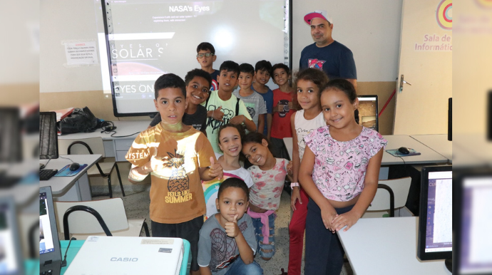 Alunos da EMEF João Geraldo Iori da cidade de Tupã, recebem mensagens de apoio da Nasa