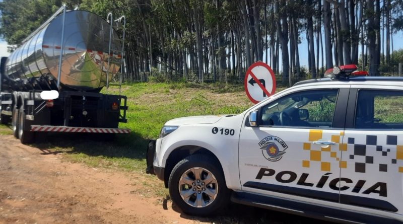 Polícia Rodoviária prende motorista de caminhão tanque por contrabando de cigarros em Bastos