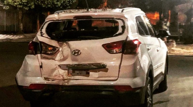 Motorista com sinais de embriaguez perde o controle de direção ao dar ré e causa acidente, em OC