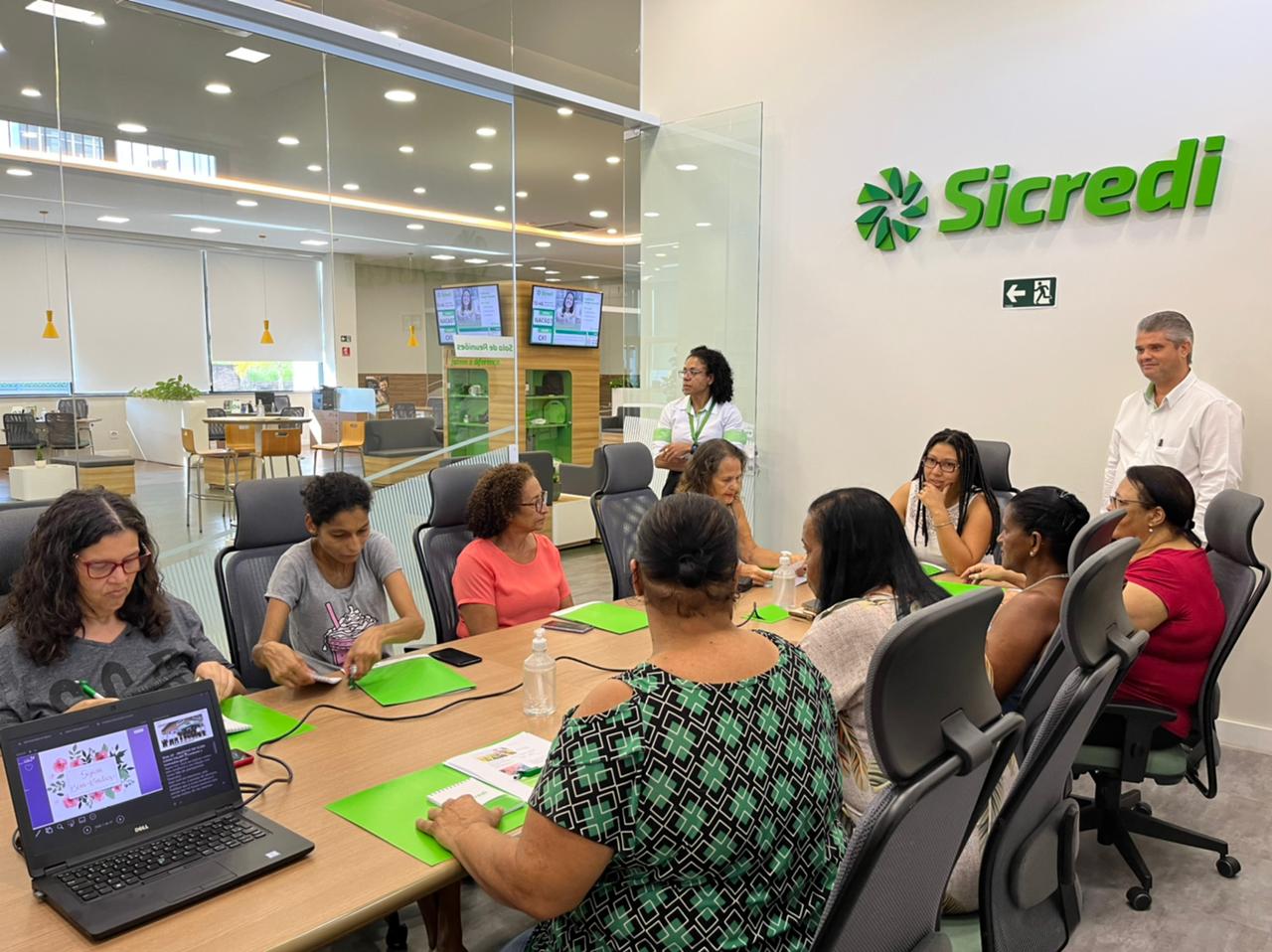 A mulher 50 + está cheia de projetos, a educação financeira se faz necessário para realiza-los.