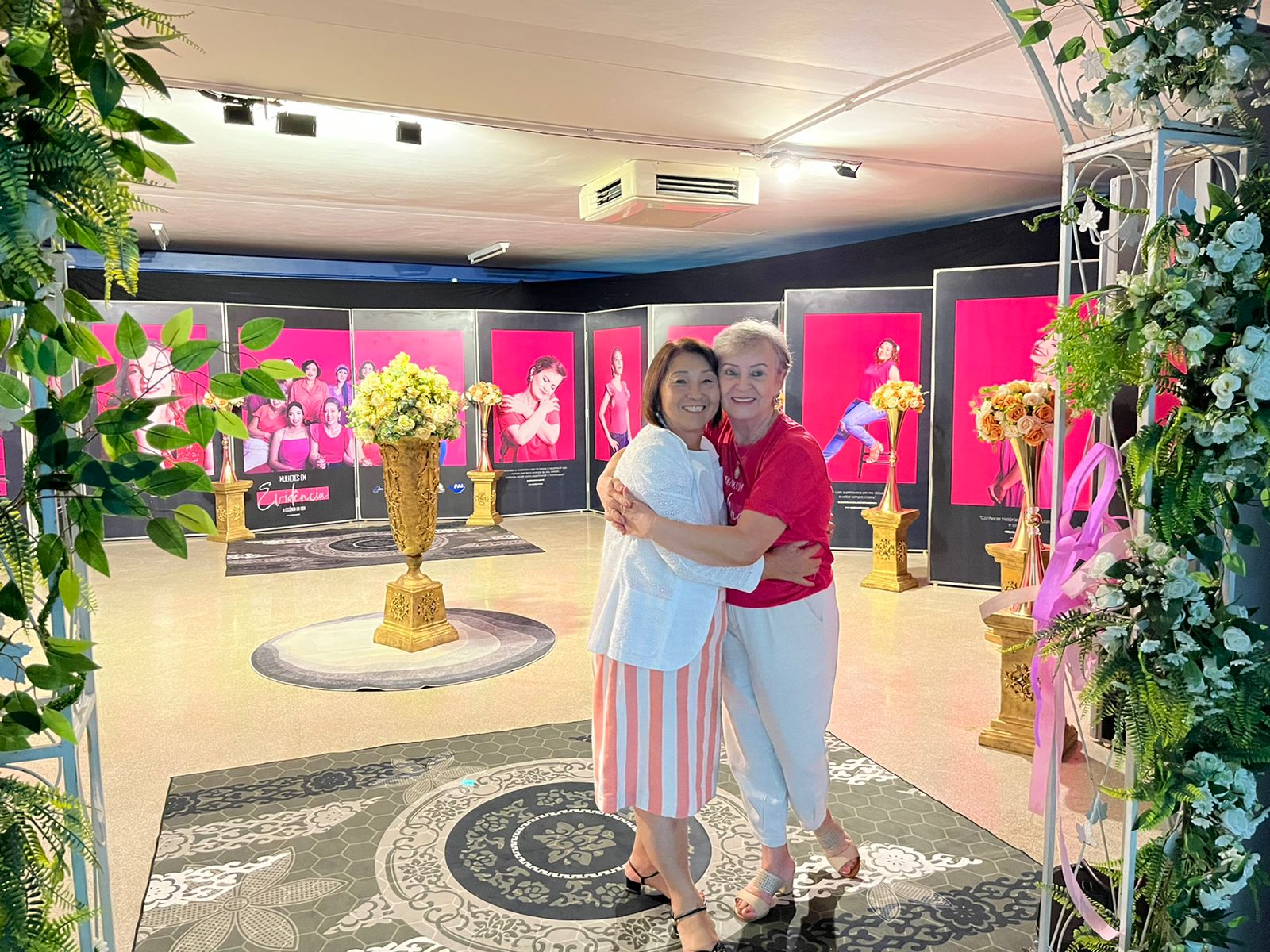 “Gratidão” - Exposição de fotos das Mulheres em Evidência - Essência da Vida está aberta ao público.