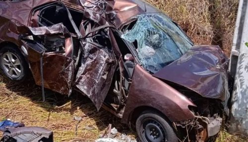 Após desviar de animal na pista, carro bate contra poste em rodovia vicinal de Presidente Epitácio