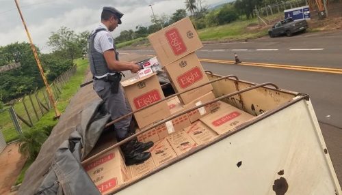 Durante vistoria, motorista é preso com 300 mil maços de cigarros contrabandeados