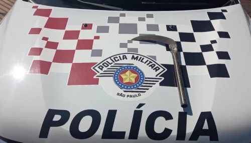 Suspeito de ameaçar matar vizinhos com foice e desacatar policiais é preso em Osvaldo Cruz