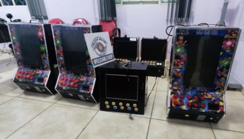 Em Adamantina, Polícia Militar apreende 13 máquinas caça níqueis em três bares fiscalizados