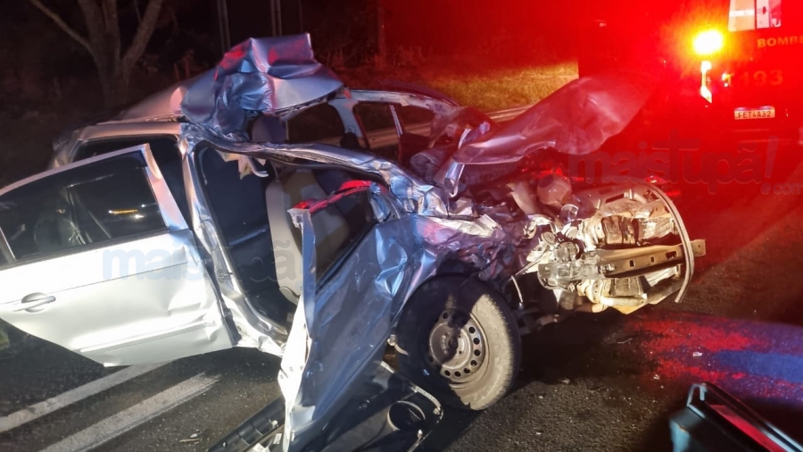 Jovens ficam gravemente feridas após carro atingir traseira de bi trem na SP-294 em Quintana