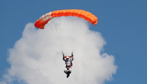 Homem fica ferido após cair de parapente em Parapuã