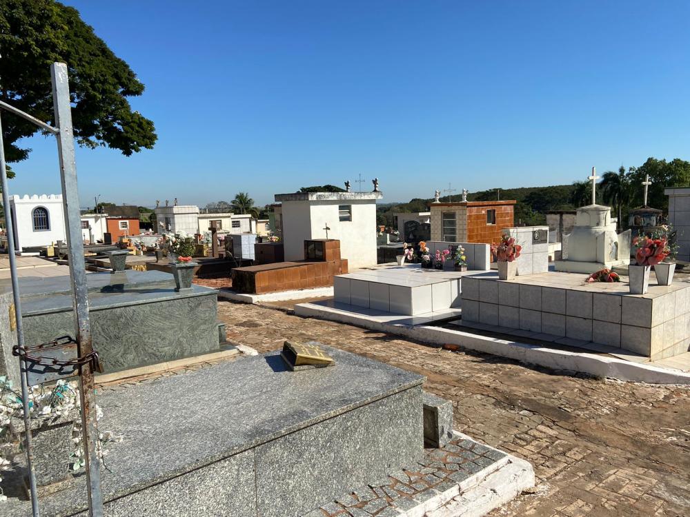 Cemitério Municipal de Parapuã é alvo de furto de ferramentas e peças de bronze de túmulos