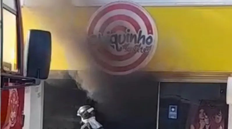 Incêndio neste momento em comércio do centro de Adamantina