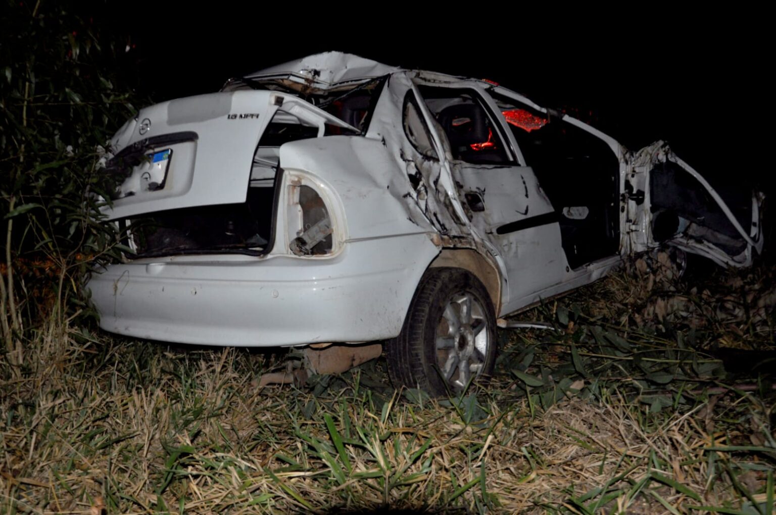 Mulher capota veículo e foge em Rinópolis