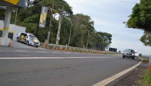 Menina de cinco anos morre após carro capotar e bater de frente com caminhão, em Indiana