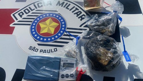 Polícia Militar em Adamantina prende homem durante ocorrência de briga de casal por tráfico de drogas e violência doméstica