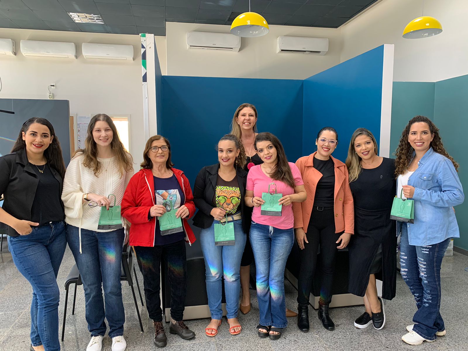 Empreendedoras participam de oficina sobre técnicas de vendas e importância da apresentação pessoal