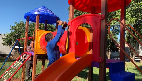 Prefeitura de Adamantina inicia instalação de parques infantis em diferentes pontos da cidade