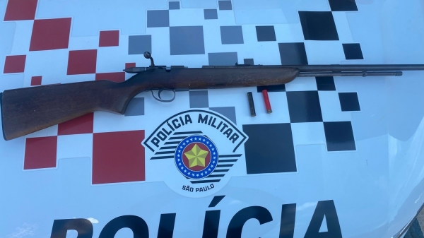 Polícia Militar prende homem em Adamantina por posse ilegal de arma de fogo e violência doméstica