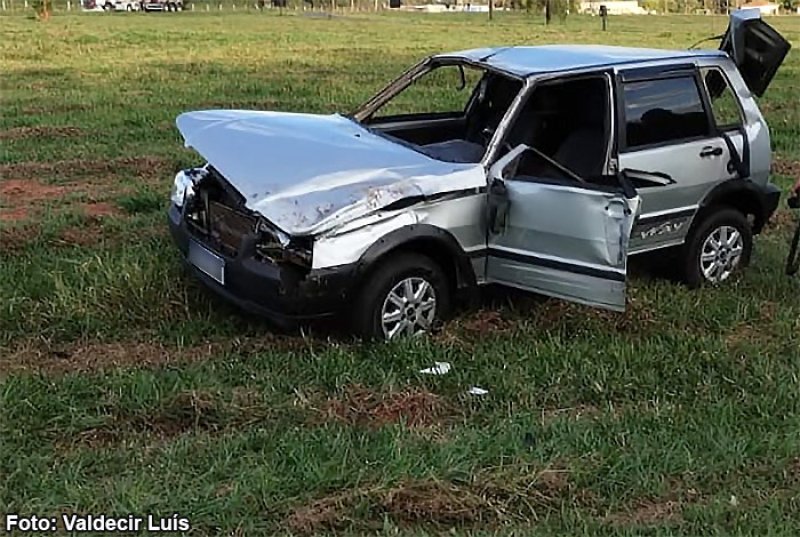 Motorista de Iacri sofre ferimentos em acidente no trevo de Bastos