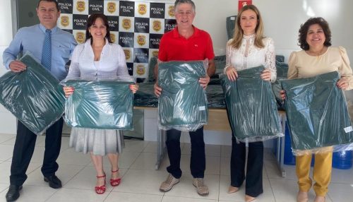 Policia Civil de Adamantina realiza entrega de cobertores