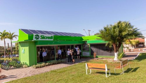 Presença física contribui para inclusão financeira efetiva, aponta estudo do Sicredi