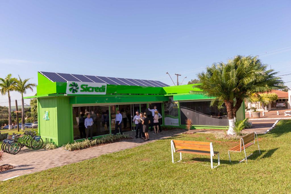 Presença física contribui para inclusão financeira efetiva, aponta estudo do Sicredi