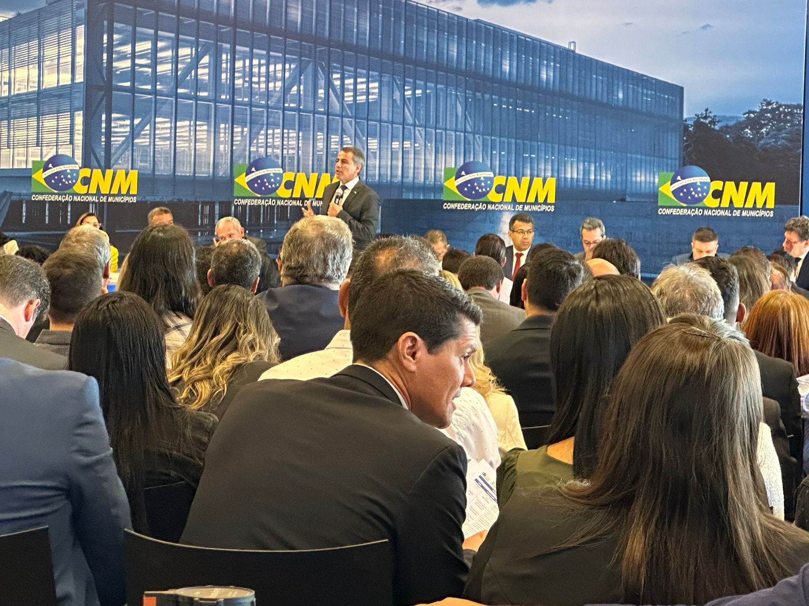 Projetos no Congresso visam assegurar repasses para cumprimento do piso salarial da enfermagem