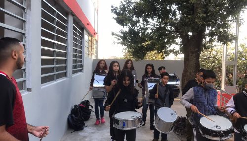 Projeto Fanfarra nas Escolas. Essa iniciativa tem como objetivo promover a música e estimular o talento artístico dos alunos.