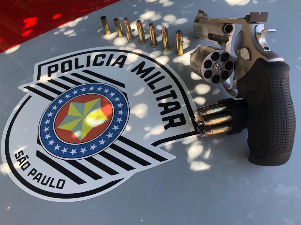 Em Adamantina, homem é preso pela PM após atirar e ferir vítima durante discussão