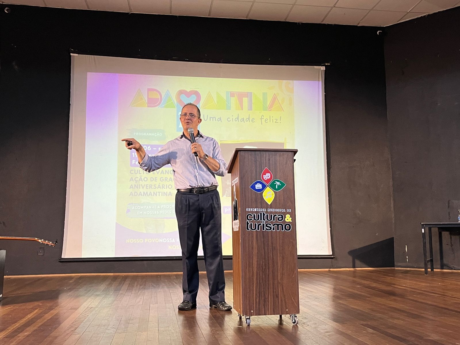 O Louvor e adoração marcaram o culto de Ação de Graça em comemoração aos 74 anos de Adamantina.